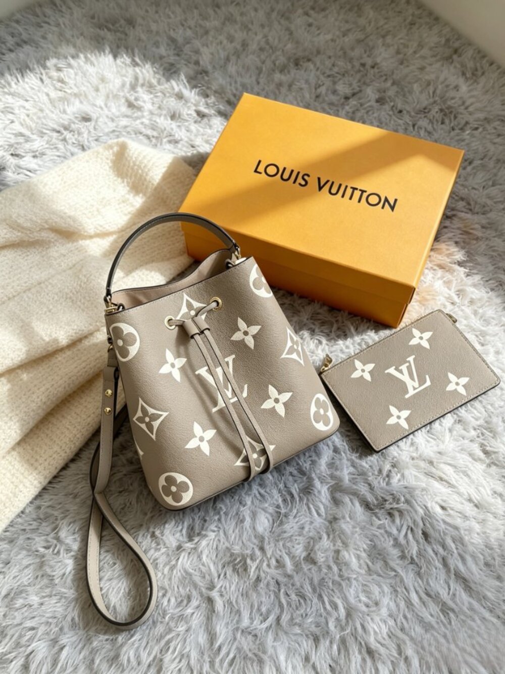 Louis Vuitton CarryAll MM - Picture 6 of 6